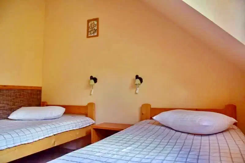 Sub Cetate Cazare | Motel (K1033-36) Imaginea poate fi supusă drepturilor de autor. Se recomandă contactarea titularului drepturilor.