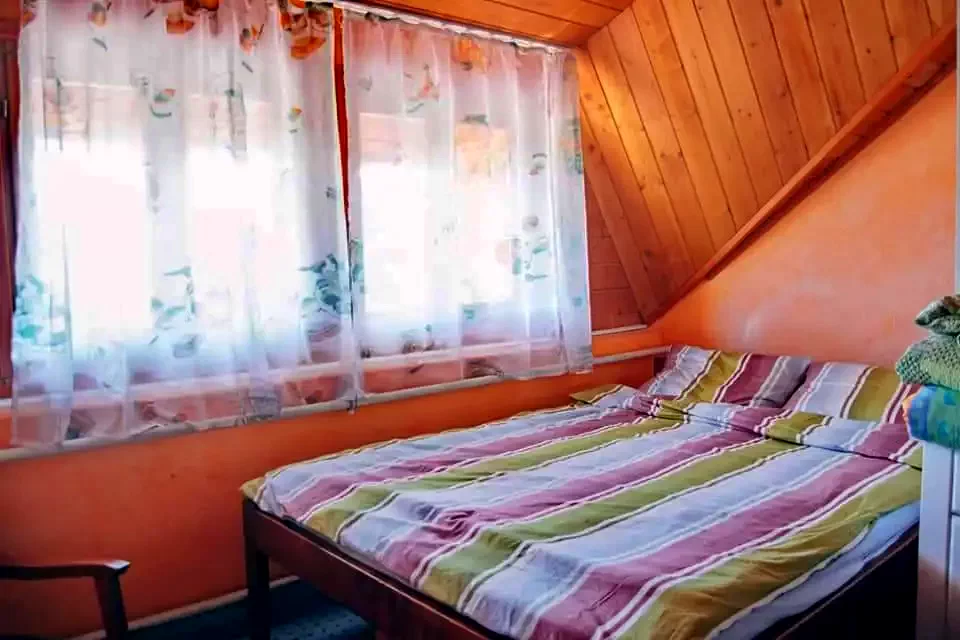 Zetelaka Szállás | Üdülőfalu (K0515-11) A kép szerzői jogvédelem alatt állhat. Javasolt a kapcsolatfelvétel a jog tulajdonossal.