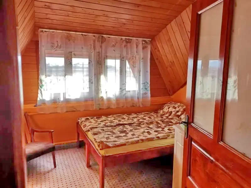 Zetea Cazare | Sat de vacanță (K0515-19) Imaginea poate fi supusă drepturilor de autor. Se recomandă contactarea titularului drepturilor.