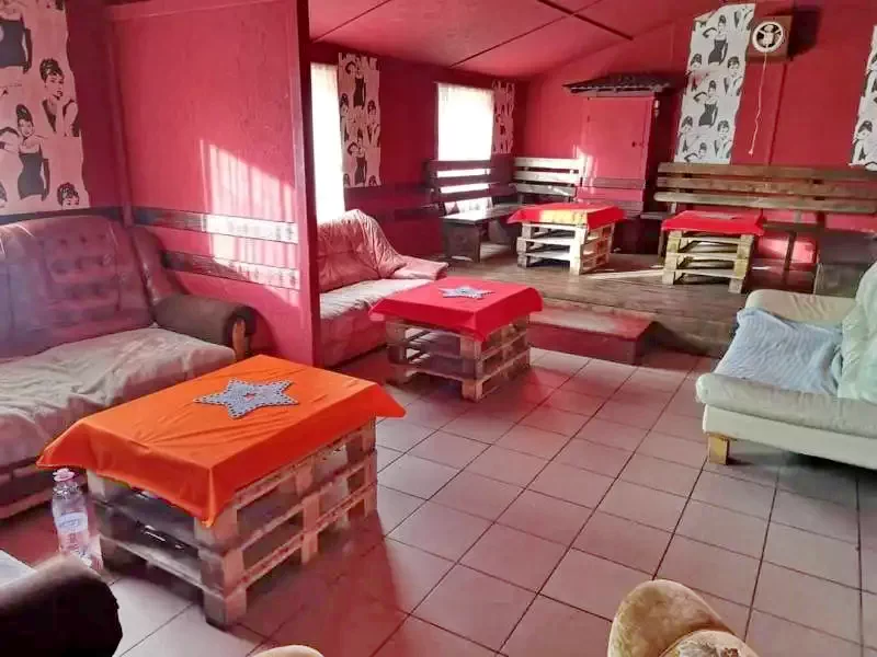 Zetelaka Szállás | Üdülőfalu (K0515-21) A kép szerzői jogvédelem alatt állhat. Javasolt a kapcsolatfelvétel a jog tulajdonossal.