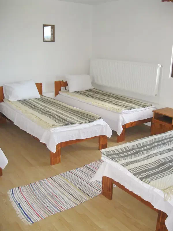 Cernat Cazare | Motel (K0129-12) Imaginea poate fi supusă drepturilor de autor. Se recomandă contactarea titularului drepturilor.