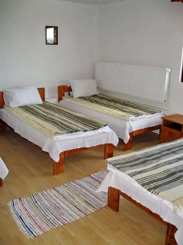 Cernat Cazare | Motel (K0129-15) Imaginea poate fi supusă drepturilor de autor. Se recomandă contactarea titularului drepturilor.