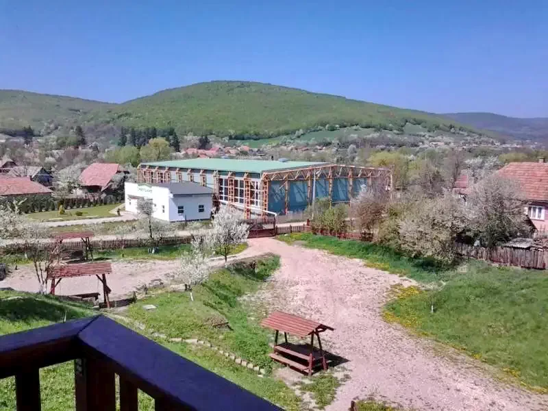 Cernat Cazare | Pensiune (K0129-18) Imaginea poate fi supusă drepturilor de autor. Se recomandă contactarea titularului drepturilor.