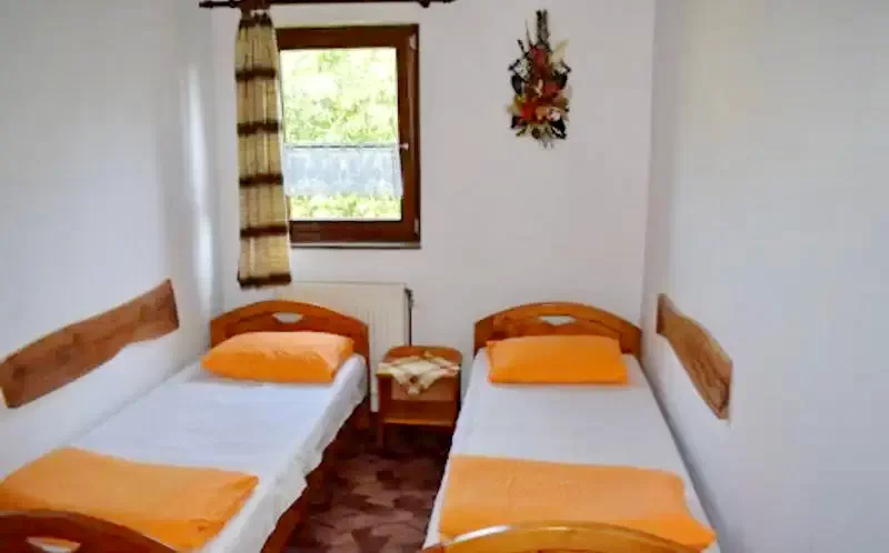 Borșa Cazare | Motel (K0713-19) Imaginea poate fi supusă drepturilor de autor. Se recomandă contactarea titularului drepturilor.