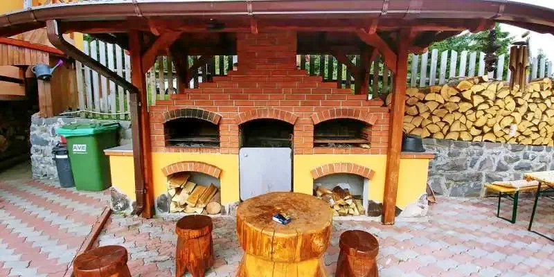 Pasul Bucin Cazare | Motel (K0137-4) Imaginea poate fi supusă drepturilor de autor. Se recomandă contactarea titularului drepturilor.