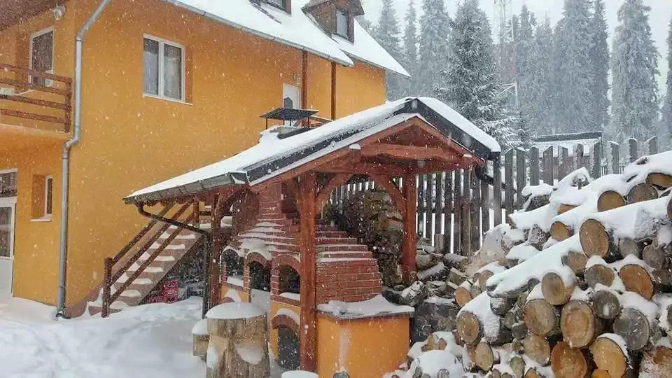 Bucsin-tető Szállás | Motel (K0137-9) A kép szerzői jogvédelem alatt állhat. Javasolt a kapcsolatfelvétel a jog tulajdonossal.