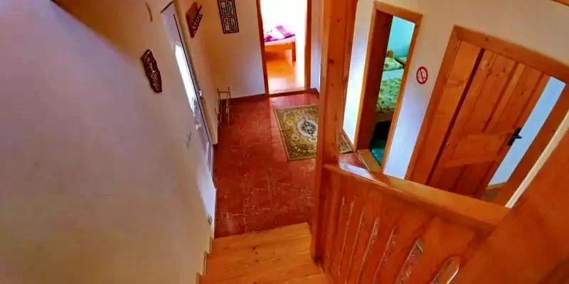 Pasul Bucin Cazare | Motel (K0137-13) Imaginea poate fi supusă drepturilor de autor. Se recomandă contactarea titularului drepturilor.