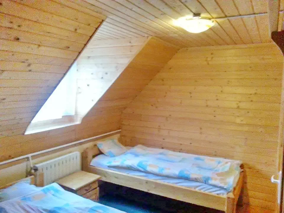 Pasul Bucin Cazare | Motel (K0137-18) Imaginea poate fi supusă drepturilor de autor. Se recomandă contactarea titularului drepturilor.