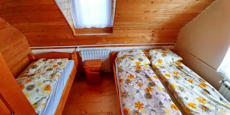 Bucsin-tető Szállás | Motel (K0137-31) A kép szerzői jogvédelem alatt állhat. Javasolt a kapcsolatfelvétel a jog tulajdonossal.