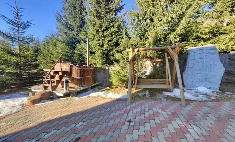 Pasul Bucin Cazare | Motel (K0137-46) Imaginea poate fi supusă drepturilor de autor. Se recomandă contactarea titularului drepturilor.