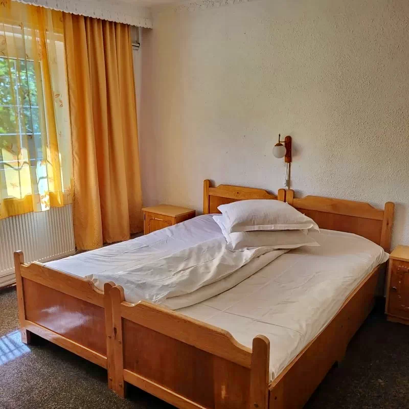Ceahlău Cazare | Motel (K0493-21) Imaginea poate fi supusă drepturilor de autor. Se recomandă contactarea titularului drepturilor. Ceahlău Cazare | Motel (K0493-21) Imaginea poate fi supusă drepturilor de autor. Se recomandă contactarea titularului drepturilor.