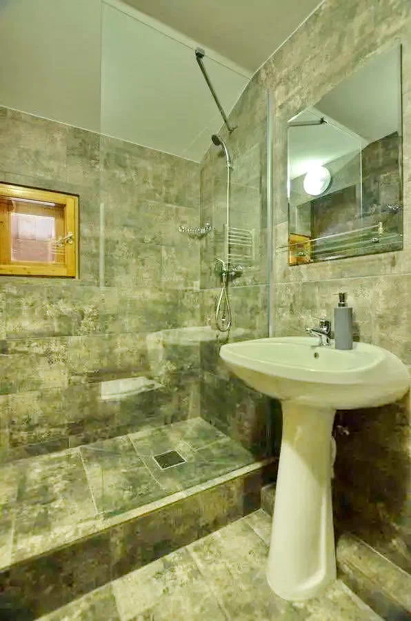 Ceahlău Cazare | Motel (K0701-15) Imaginea poate fi supusă drepturilor de autor. Se recomandă contactarea titularului drepturilor.