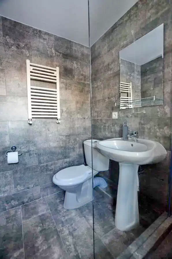 Ceahlău Cazare | Motel (K0701-17) Imaginea poate fi supusă drepturilor de autor. Se recomandă contactarea titularului drepturilor.