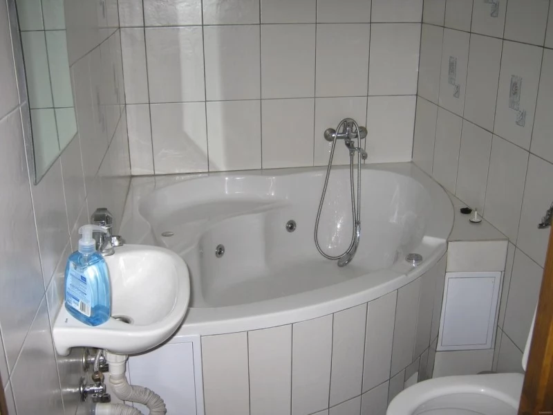 Covasna Cazare | Motel (K1443-8) Imaginea poate fi supusă drepturilor de autor. Se recomandă contactarea titularului drepturilor.