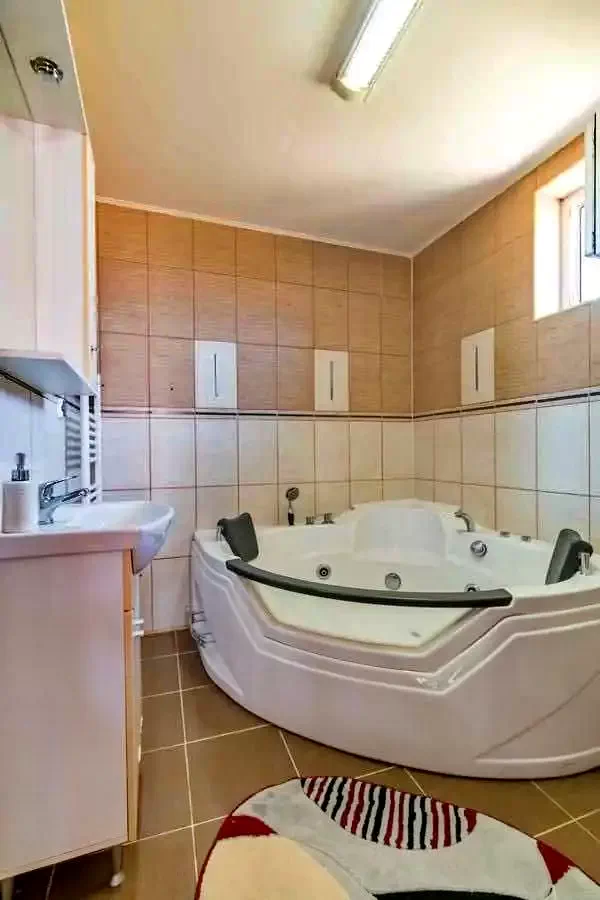 Sâmbăta de Sus Cazare | Motel (K0900-10) Imaginea poate fi supusă drepturilor de autor. Se recomandă contactarea titularului drepturilor.