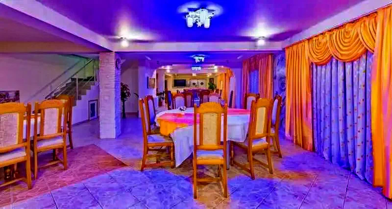 Sâmbăta de Sus Cazare | Motel (K0900-31) Imaginea poate fi supusă drepturilor de autor. Se recomandă contactarea titularului drepturilor.