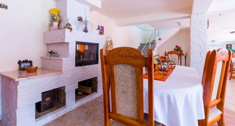 Sâmbăta de Sus Cazare | Motel (K0900-32) Imaginea poate fi supusă drepturilor de autor. Se recomandă contactarea titularului drepturilor.