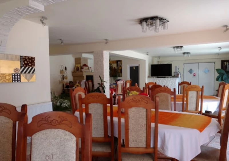 Sâmbăta de Sus Cazare | Motel (K0900-33) Imaginea poate fi supusă drepturilor de autor. Se recomandă contactarea titularului drepturilor.