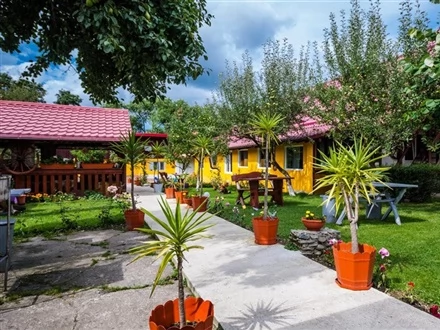 Sâmbăta de Sus Cazare | Motel (K0900-73) Imaginea poate fi supusă drepturilor de autor. Se recomandă contactarea titularului drepturilor.