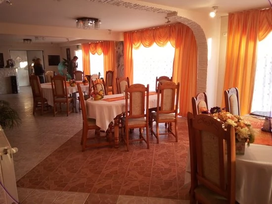 Sâmbăta de Sus Cazare | Motel (K0900-74) Imaginea poate fi supusă drepturilor de autor. Se recomandă contactarea titularului drepturilor.