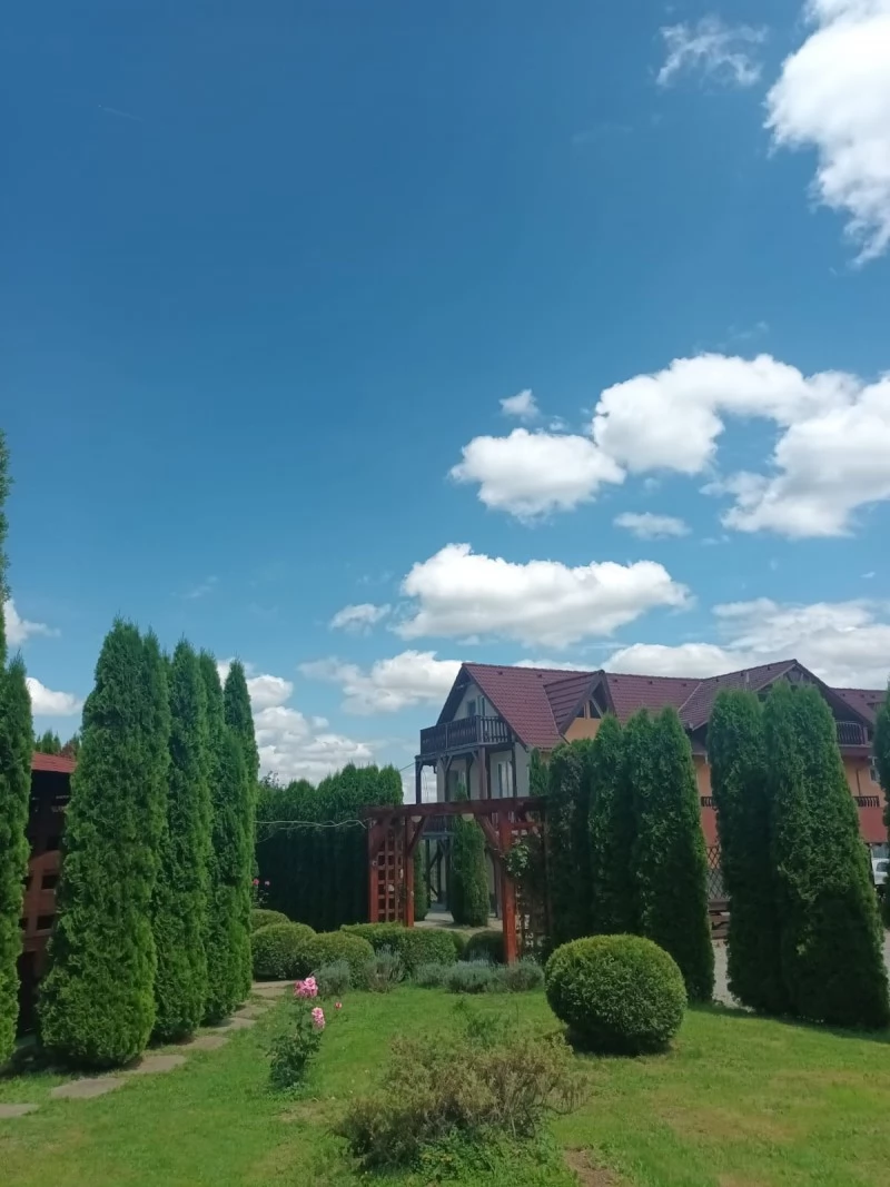 Felsőszombatfalva Szállás | Motel (K0900-108) A kép szerzői jogvédelem alatt állhat. Javasolt a kapcsolatfelvétel a jog tulajdonossal.