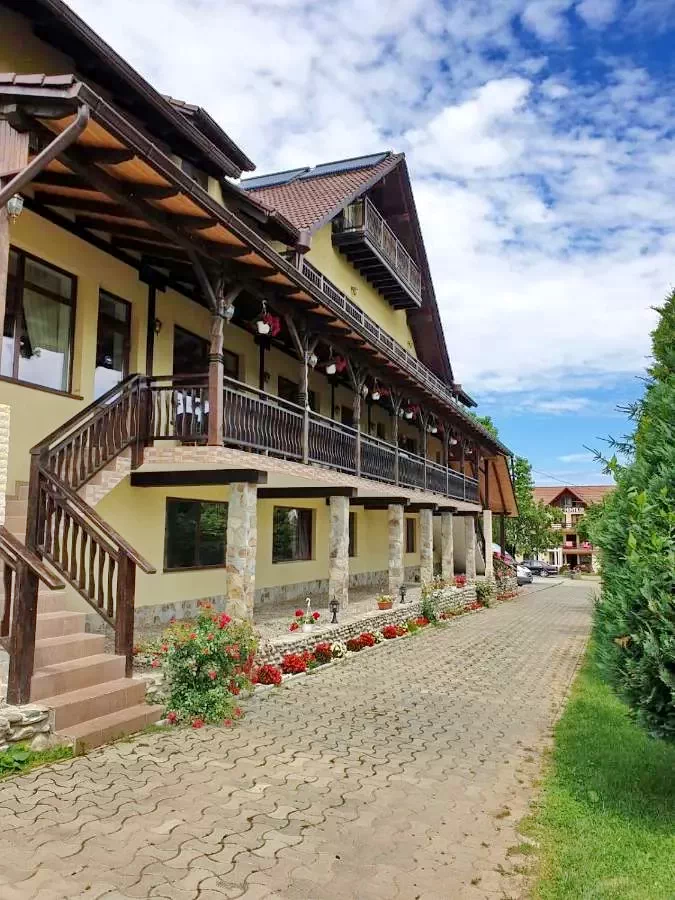 Szállás Sâmbăta de Sus - Pensiunea Roua Muntilor*** | Felsőszombatfalva - Roua Muntilor Panzió***. A kép szerzői jogvédelem alatt állhat. Javasolt a kapcsolatfelvétel a jog tulajdonossal.