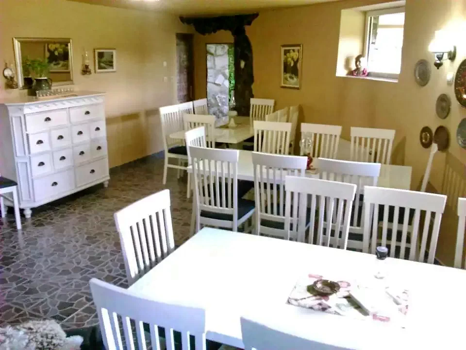 Cristuru Secuiesc Cazare | Motel (K1251-2) Imaginea poate fi supusă drepturilor de autor. Se recomandă contactarea titularului drepturilor.