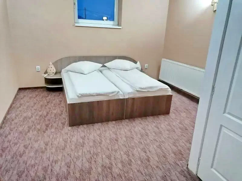 Korond Szállás | Motel (K0113-22) A kép szerzői jogvédelem alatt állhat. Javasolt a kapcsolatfelvétel a jog tulajdonossal.