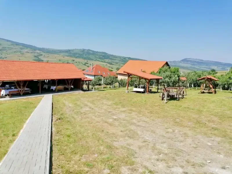 Korond Szállás | Motel (K0113-29) A kép szerzői jogvédelem alatt állhat. Javasolt a kapcsolatfelvétel a jog tulajdonossal.