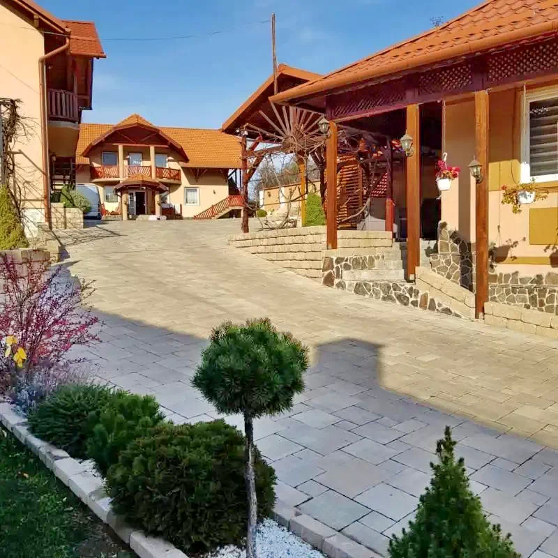 Korond Szállás | Motel (K0194-1) A kép szerzői jogvédelem alatt állhat. Javasolt a kapcsolatfelvétel a jog tulajdonossal.