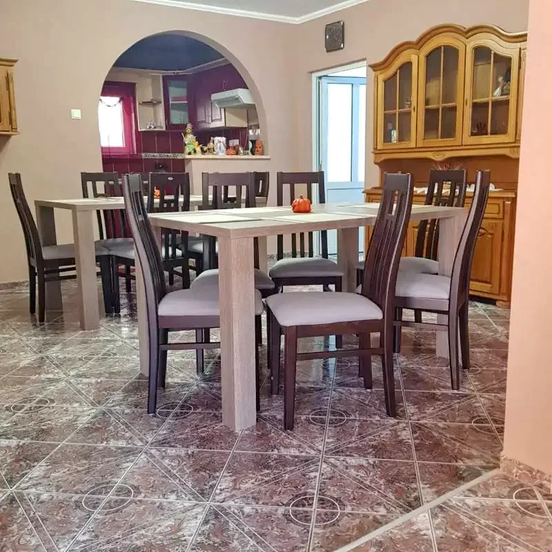 Korond Szállás | Motel (K0194-6) A kép szerzői jogvédelem alatt állhat. Javasolt a kapcsolatfelvétel a jog tulajdonossal.