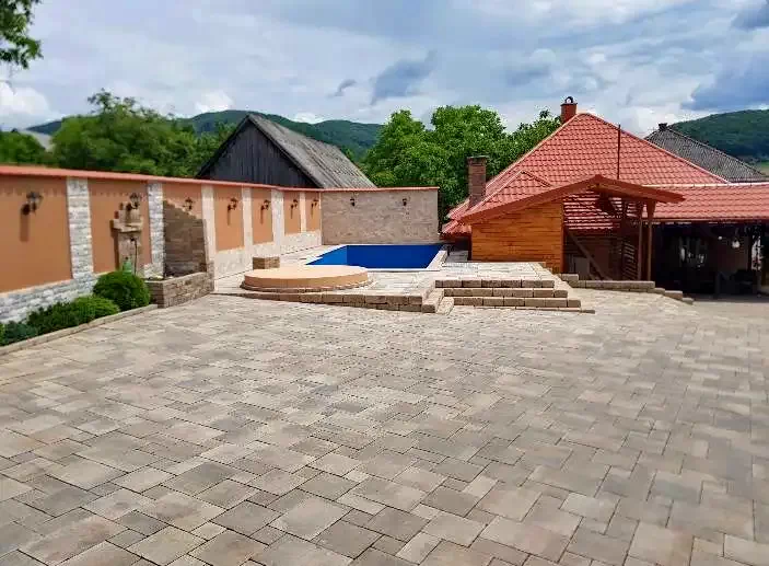 Korond Szállás | Motel (K0194-18) A kép szerzői jogvédelem alatt állhat. Javasolt a kapcsolatfelvétel a jog tulajdonossal.