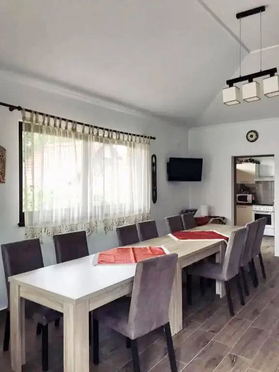 Corund Cazare | Motel (K0259-2) Imaginea poate fi supusă drepturilor de autor. Se recomandă contactarea titularului drepturilor.