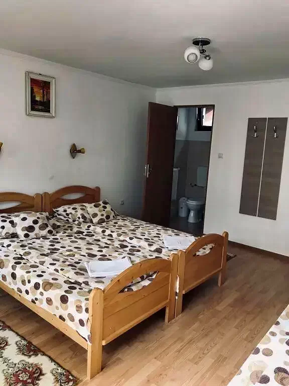 Korond Szállás | Motel (K0259-5) A kép szerzői jogvédelem alatt állhat. Javasolt a kapcsolatfelvétel a jog tulajdonossal.