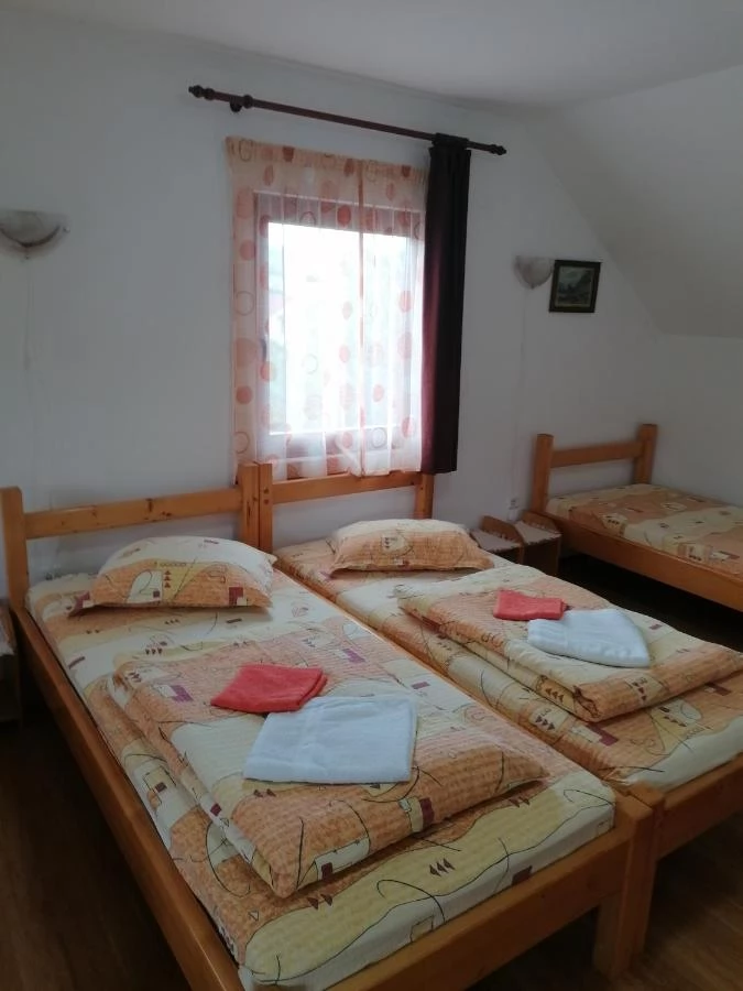 Corund Cazare | Cabană (K0277-23) Imaginea poate fi supusă drepturilor de autor. Se recomandă contactarea titularului drepturilor. Corund Cazare | Cabană (K0277-23) Imaginea poate fi supusă drepturilor de autor. Se recomandă contactarea titularului drepturilor.