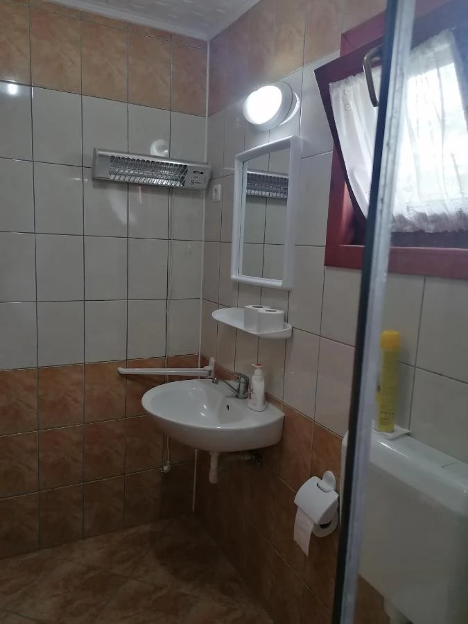 Corund Cazare | Cabană (K0277-26) Imaginea poate fi supusă drepturilor de autor. Se recomandă contactarea titularului drepturilor. Corund Cazare | Cabană (K0277-26) Imaginea poate fi supusă drepturilor de autor. Se recomandă contactarea titularului drepturilor.