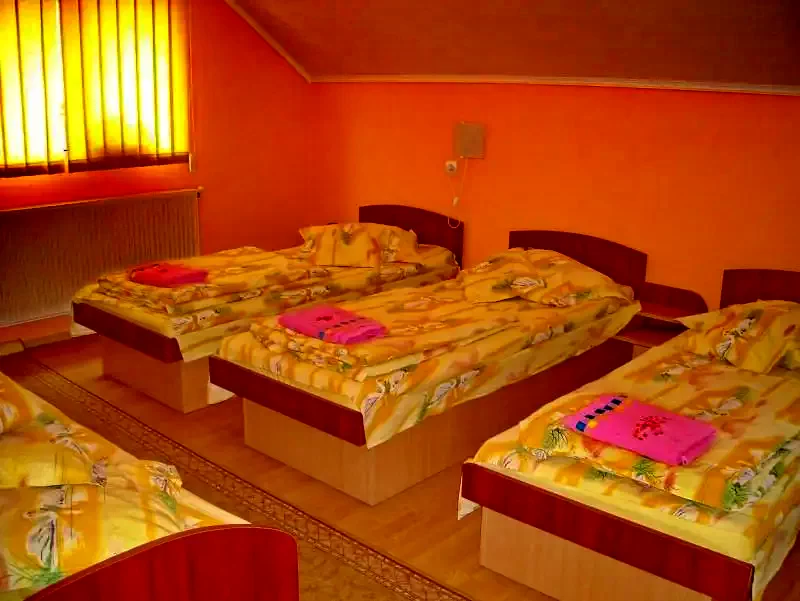 Korond Szállás | Motel (K0332-8) A kép szerzői jogvédelem alatt állhat. Javasolt a kapcsolatfelvétel a jog tulajdonossal.