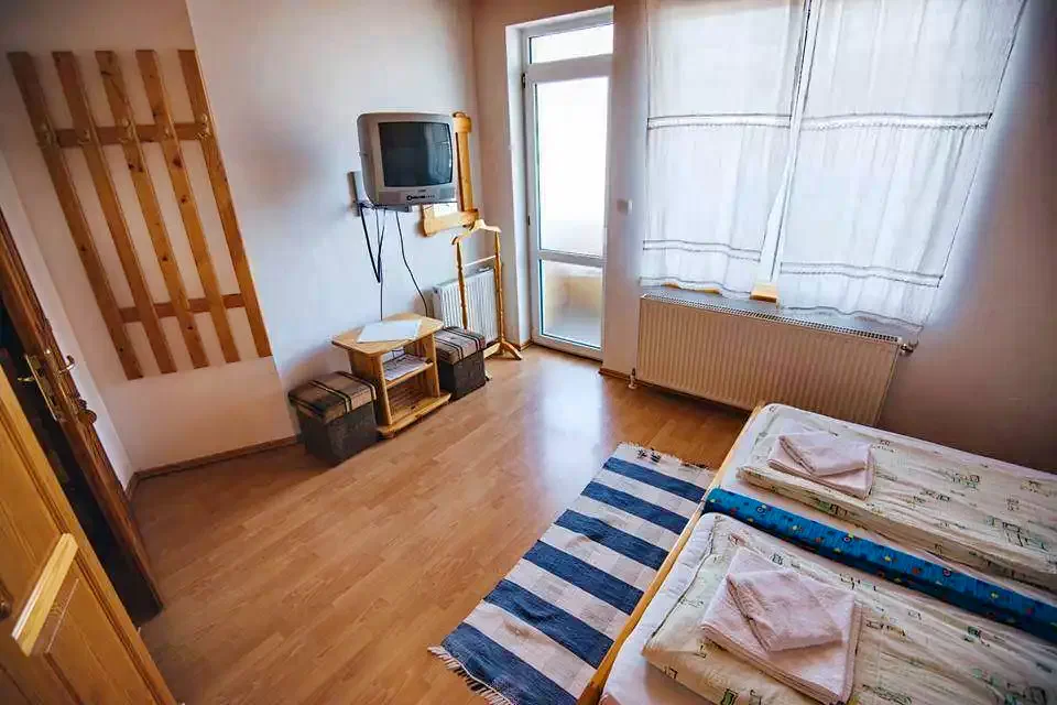 Korond Szállás | Panzió (K0352-7) A kép szerzői jogvédelem alatt állhat. Javasolt a kapcsolatfelvétel a jog tulajdonossal. Korond Szállás | Panzió (K0352-7) A kép szerzői jogvédelem alatt állhat. Javasolt a kapcsolatfelvétel a jog tulajdonossal.