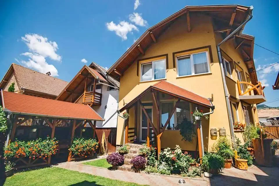 Korond Szállás | Motel (K0352-20) A kép szerzői jogvédelem alatt állhat. Javasolt a kapcsolatfelvétel a jog tulajdonossal.