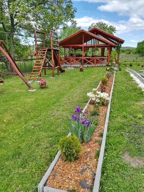 Corund Cazare | Motel (K0335-15) Imaginea poate fi supusă drepturilor de autor. Se recomandă contactarea titularului drepturilor.