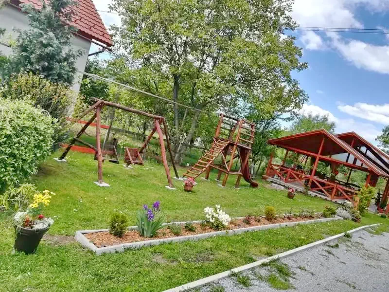 Korond Szállás | Motel (K0335-37) A kép szerzői jogvédelem alatt állhat. Javasolt a kapcsolatfelvétel a jog tulajdonossal.