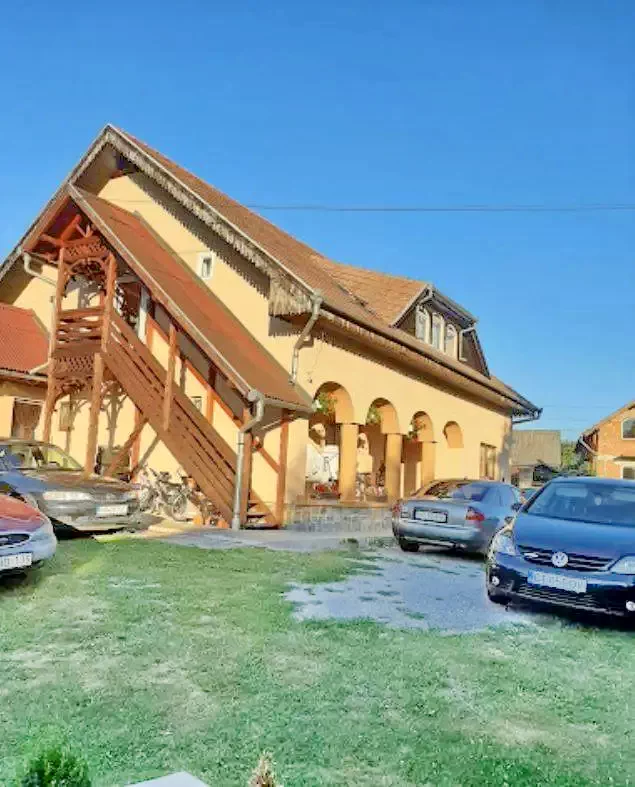 Korond Szállás | Motel (K0335-49) A kép szerzői jogvédelem alatt állhat. Javasolt a kapcsolatfelvétel a jog tulajdonossal.