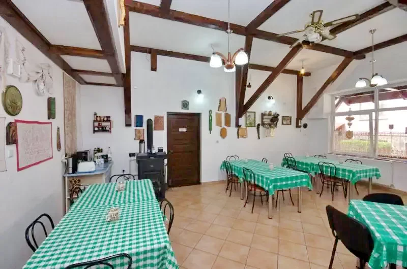 Korond Szállás | Panzió (K0353-2) A kép szerzői jogvédelem alatt állhat. Javasolt a kapcsolatfelvétel a jog tulajdonossal.