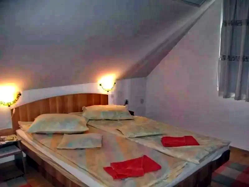 Corund Cazare | Motel (K0353-9) Imaginea poate fi supusă drepturilor de autor. Se recomandă contactarea titularului drepturilor.