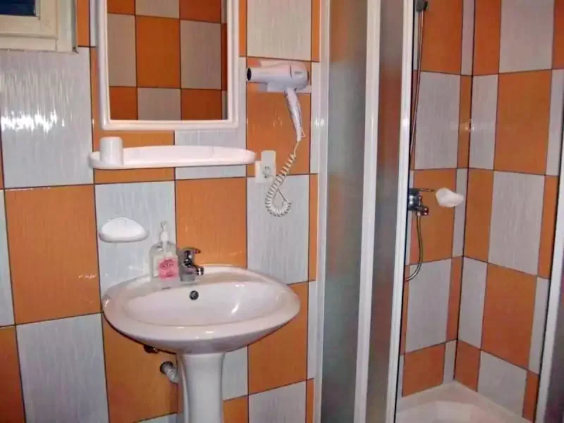 Corund Cazare | Motel (K0353-10) Imaginea poate fi supusă drepturilor de autor. Se recomandă contactarea titularului drepturilor.