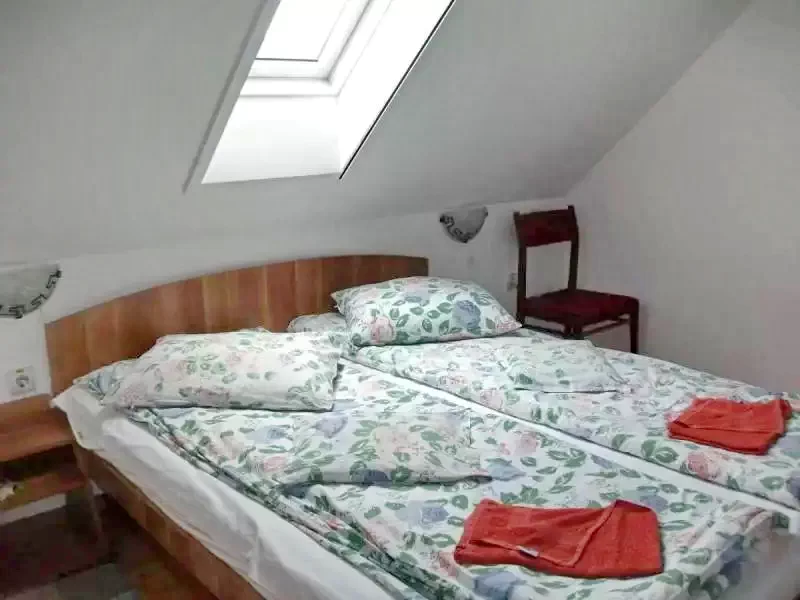 Corund Cazare | Pensiune (K0353-22) Imaginea poate fi supusă drepturilor de autor. Se recomandă contactarea titularului drepturilor.