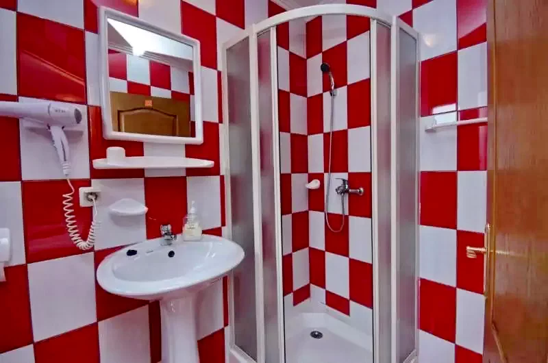 Korond Szállás | Motel (K0353-23) A kép szerzői jogvédelem alatt állhat. Javasolt a kapcsolatfelvétel a jog tulajdonossal.