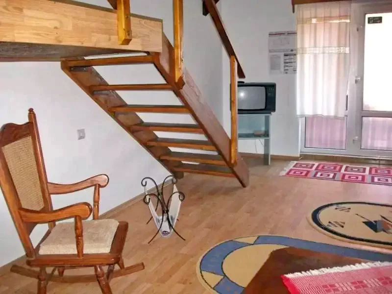 Corund Cazare | Pensiune (K0353-31) Imaginea poate fi supusă drepturilor de autor. Se recomandă contactarea titularului drepturilor.