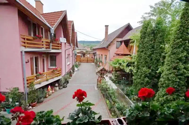 Korond Szállás | Motel (K0353-39) A kép szerzői jogvédelem alatt állhat. Javasolt a kapcsolatfelvétel a jog tulajdonossal.