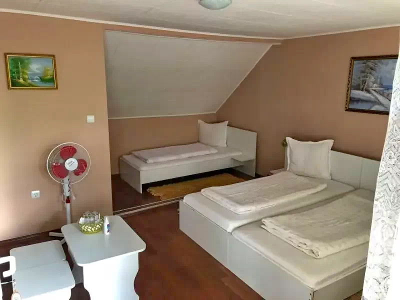 Corund Cazare | Casă de oaspeți (K0608-21) Imaginea poate fi supusă drepturilor de autor. Se recomandă contactarea titularului drepturilor.